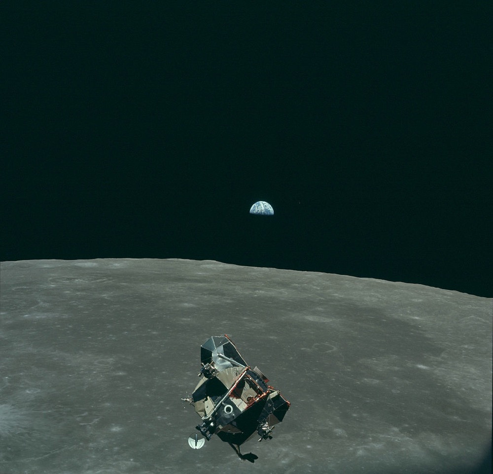 Apollo 11 Lunar Module. By NASA / Apollo 11 [Public domain], via Wikimedia Commons